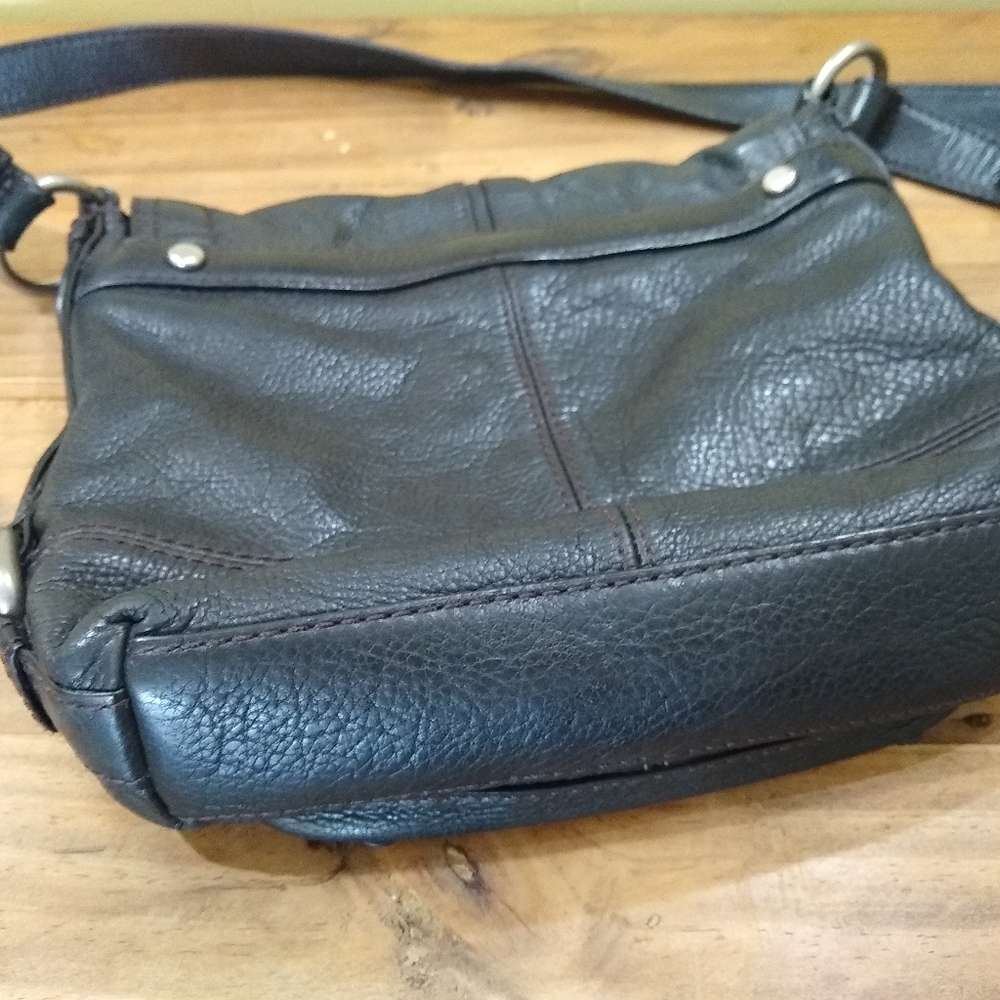 Fossil Maddox Black Leather Medium Crossbody Bag. Very good used condition. On - Picture 7 of 13